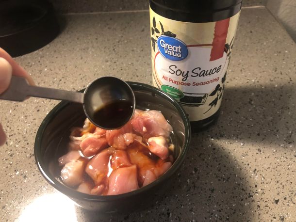 Cooking Eorzea | Adding soy sauce to marinade.